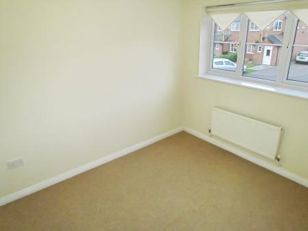 3 bedroom Semi-detached house to let in Metcalf Close, Kirkby