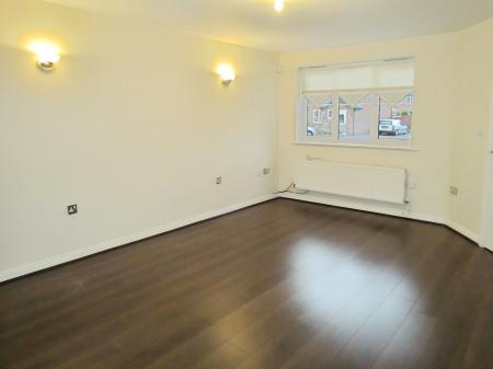 3 bedroom Semi-detached house to let in Metcalf Close, Kirkby