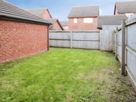 3 bedroom Semi-detached house to let in Metcalf Close, Kirkby