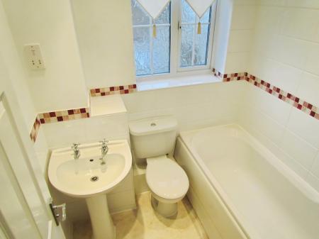 3 bedroom Semi-detached house to let in Metcalf Close, Kirkby
