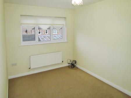 3 bedroom Semi-detached house to let in Metcalf Close, Kirkby