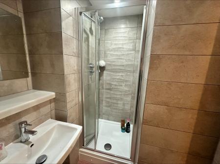 1 bedroom Studio flat to let in The Tower, Dingle, Liverpool, L8