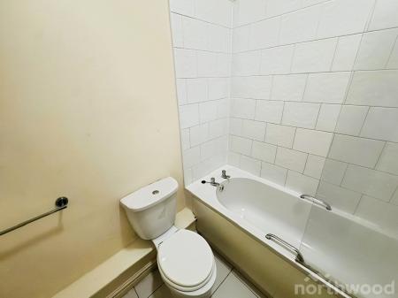 2 bedroom Flat to let in Buckingham Road, Tuebrook, Liverpool, L13