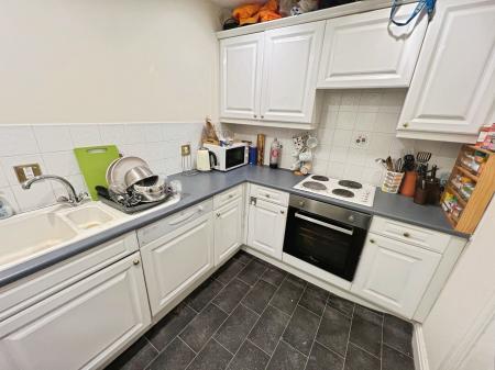 2 bedroom Flat to let in Waterloo Road, Liverpool, L3