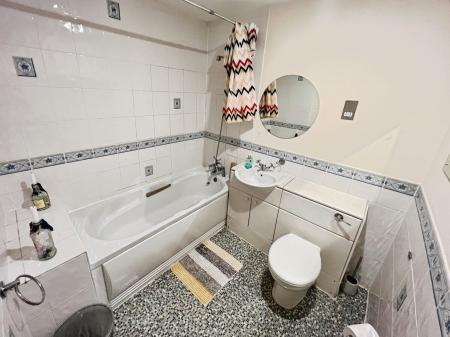 2 bedroom Flat to let in Waterloo Road, Liverpool, L3