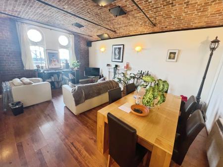 2 bedroom Flat to let in Waterloo Road, Liverpool, L3
