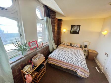 2 bedroom Flat to let in Waterloo Road, Liverpool, L3