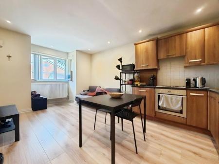 2 bedroom Flat for sale in Maberley View, Wavertree, Liverpool, L15