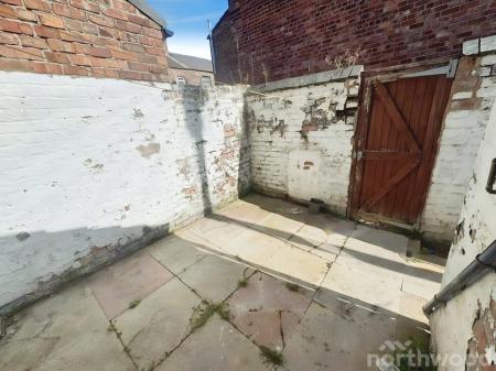 3 bedroom End of terrace house to let in Stalbridge Avenue, Mossley Hill, Liverpool, L18