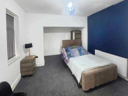 6 bedroom House share for sale in Church Road, Birkenhead, CH42