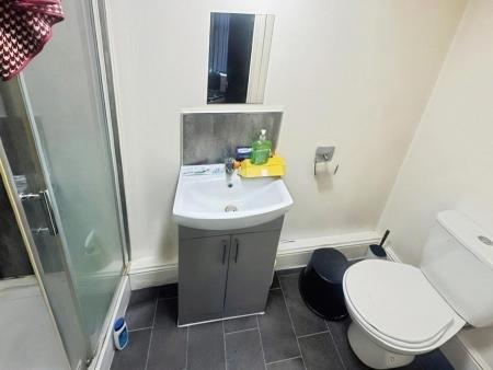 6 bedroom House share for sale in Church Road, Birkenhead, CH42