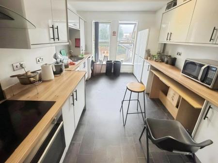 6 bedroom House share for sale in Church Road, Birkenhead, CH42