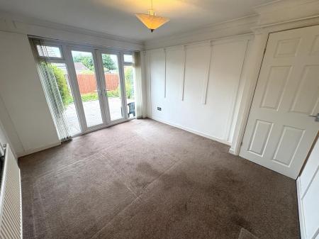 2 bedroom Bungalow to let in West Meade, Maghull