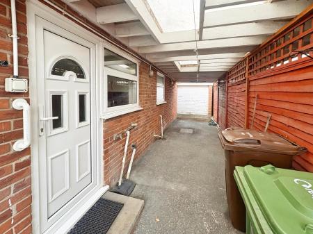 2 bedroom Bungalow to let in West Meade, Maghull