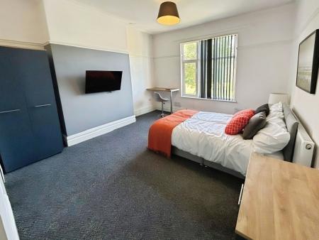 7 bedroom Semi-detached house for sale in Park Road East, Birkenhead, CH41