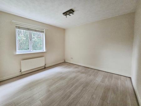 2 bedroom Flat to let in Rye Grove, West Derby, Liverpool, L12