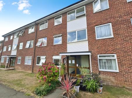 2 bedroom Flat for sale in The Shires, Off Old Bedford Rd, Luton, LU2