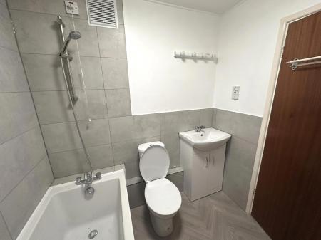2 bedroom Flat for sale in The Shires, Off Old Bedford Rd, Luton, LU2