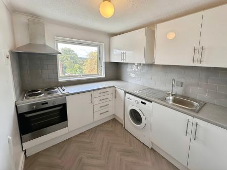 2 bedroom Flat for sale in The Shires, Off Old Bedford Rd, Luton, LU2