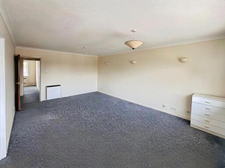 2 bedroom Flat for sale in The Shires, Off Old Bedford Rd, Luton, LU2