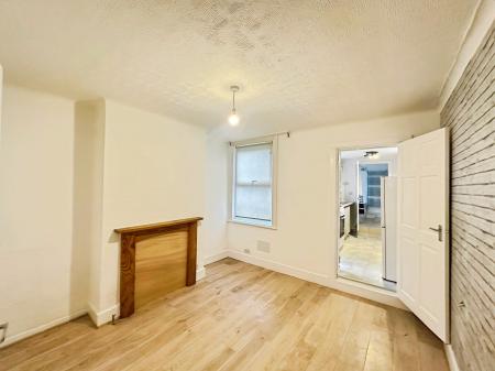 2 bedroom End of terrace house to let in Cowper Street, Town Centre, Luton, LU1