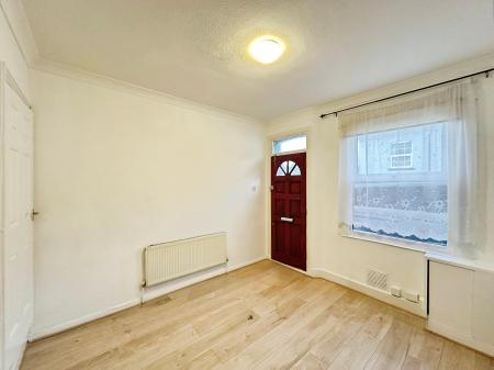 2 bedroom End of terrace house to let in Cowper Street, Town Centre, Luton, LU1