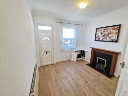 2 bedroom End of terrace house to let in Cowper Street, Town Centre, Luton, LU1