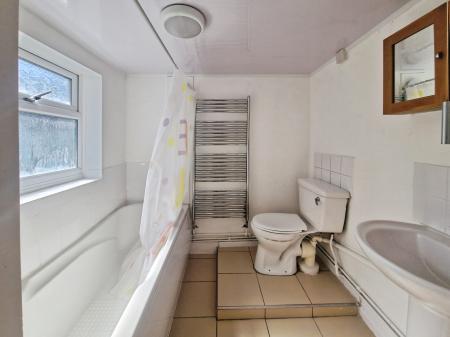 2 bedroom End of terrace house to let in Cowper Street, Town Centre, Luton, LU1