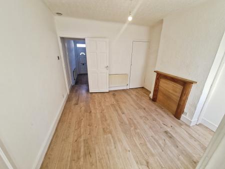 2 bedroom End of terrace house to let in Cowper Street, Town Centre, Luton, LU1