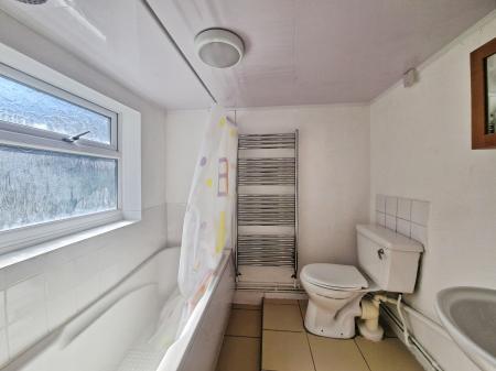 2 bedroom End of terrace house to let in Cowper Street, Town Centre, Luton, LU1
