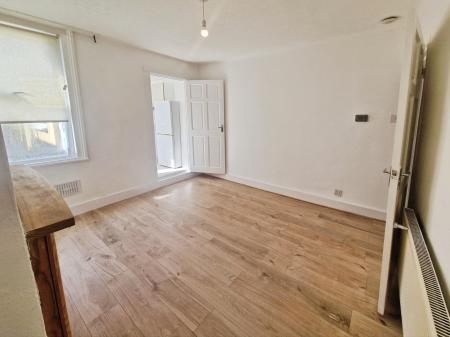 2 bedroom End of terrace house to let in Cowper Street, Town Centre, Luton, LU1