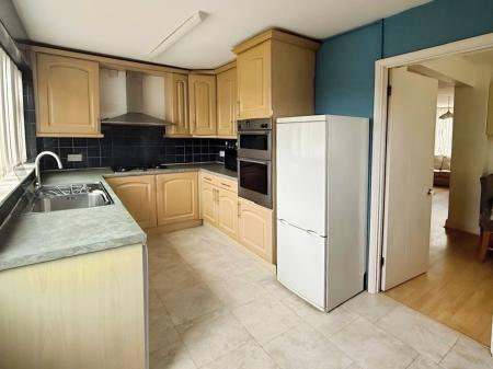 3 bedroom Terraced House to let in Chester Avenue, Luton, LU4