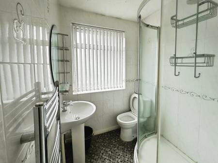 3 bedroom Terraced House to let in Chester Avenue, Luton, LU4