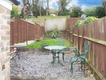 2 bedroom Terraced House for sale in Hartley Road, High Town, Luton, LU2