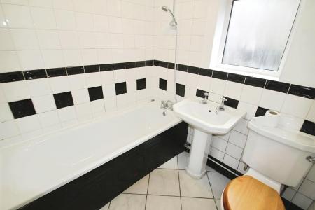 2 bedroom Terraced House for sale in Hartley Road, High Town, Luton, LU2