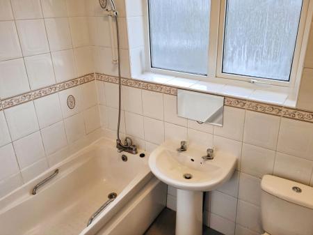 3 bedroom Terraced House to let in Crawley Green Road, Crawley Green, Luton, LU2