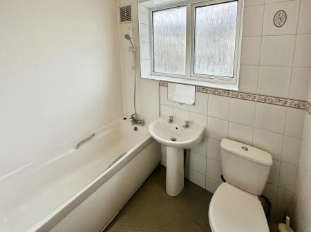 3 bedroom Terraced House to let in Crawley Green Road, Crawley Green, Luton, LU2