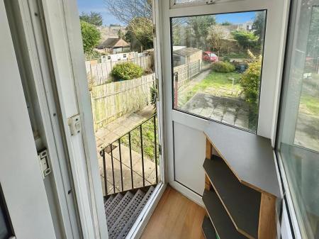 3 bedroom Terraced House to let in Crawley Green Road, Crawley Green, Luton, LU2