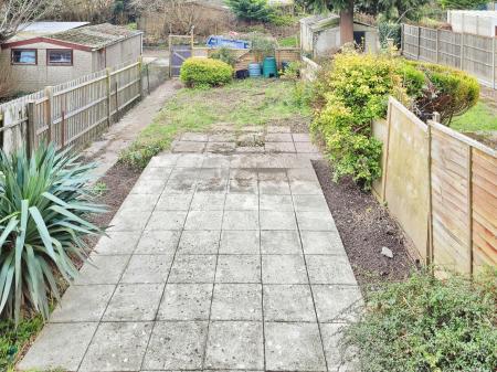 3 bedroom Terraced House to let in Crawley Green Road, Crawley Green, Luton, LU2