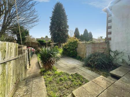 3 bedroom Terraced House to let in Crawley Green Road, Crawley Green, Luton, LU2