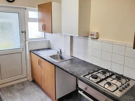 3 bedroom Terraced House to let in Crawley Green Road, Crawley Green, Luton, LU2