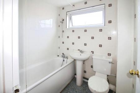 3 bedroom End of terrace house for sale in Peregrine Road, Lewsey Farm, Luton, LU4