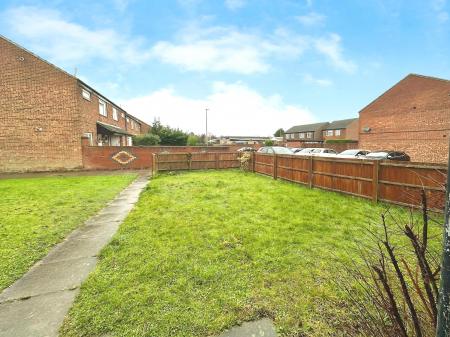 3 bedroom End of terrace house for sale in Peregrine Road, Lewsey Farm, Luton, LU4