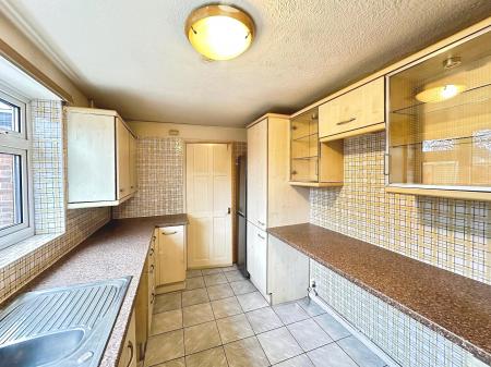 3 bedroom End of terrace house for sale in Peregrine Road, Lewsey Farm, Luton, LU4