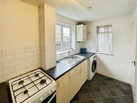 2 bedroom Cluster house to let in Rochford Drive, Wigmore, Luton, LU2