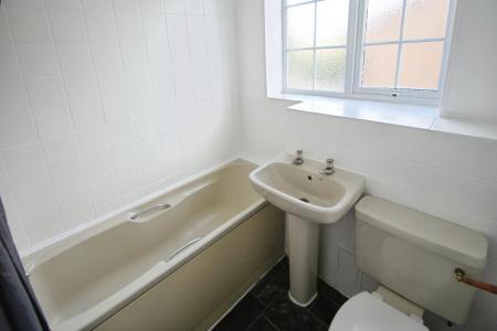 2 bedroom Cluster house to let in Rochford Drive, Wigmore, Luton, LU2