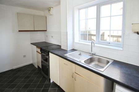 2 bedroom Cluster house to let in Rochford Drive, Wigmore, Luton, LU2