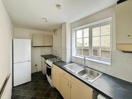2 bedroom Cluster house to let in Rochford Drive, Wigmore, Luton, LU2