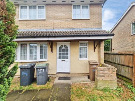 2 bedroom Cluster house to let in Rochford Drive, Wigmore, Luton, LU2