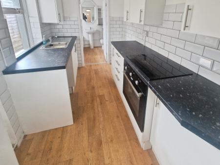 2 bedroom Terraced House to let in Cambridge Street, New Town, Luton, LU1